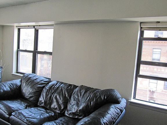 3rd image of 301 Cathedral Pkwy APT 3T