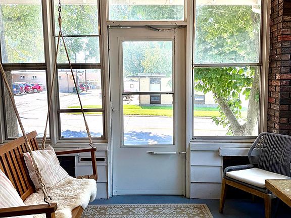 3rd image of 620 Spring St