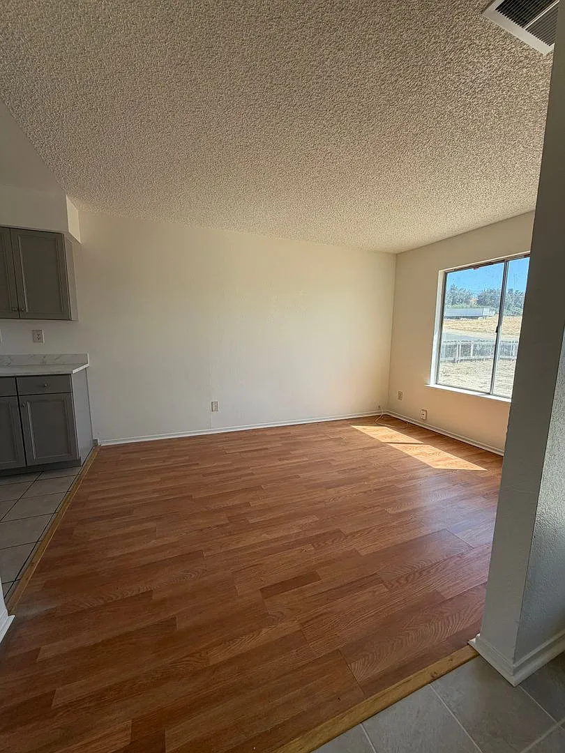 4 Bedroom Home in Avenal, CA! — Photo 4