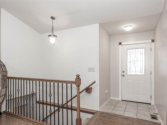 2nd image of 2720 Valley Dr