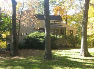 140 Linsley Lake Rd, Branford, CT 06405