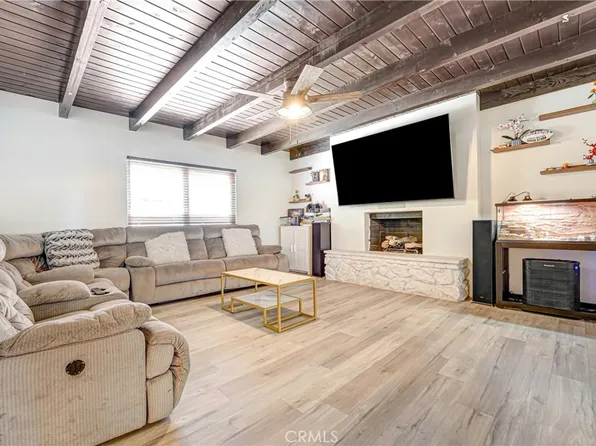 28038 Lakehurst Ave, Santa Clarita, CA 91351