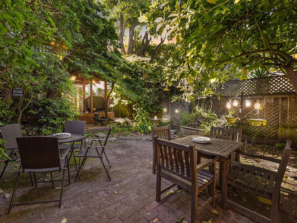 Beautifully landscaped garden with serene vibes and lush plant life right outside your door. (Garden is only shared with 2 couples)