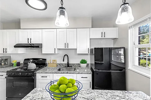 Laurel Court Apartments Photo 1