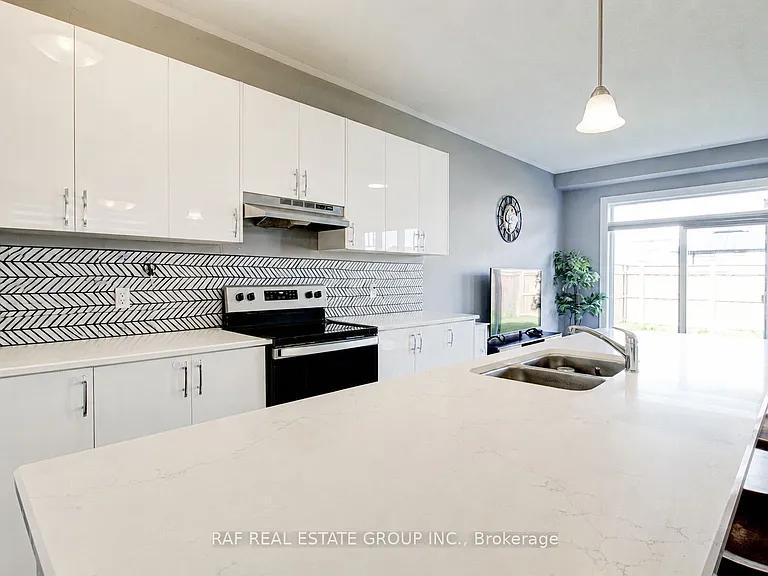 127 Ian Ormston Dr — Photo 9