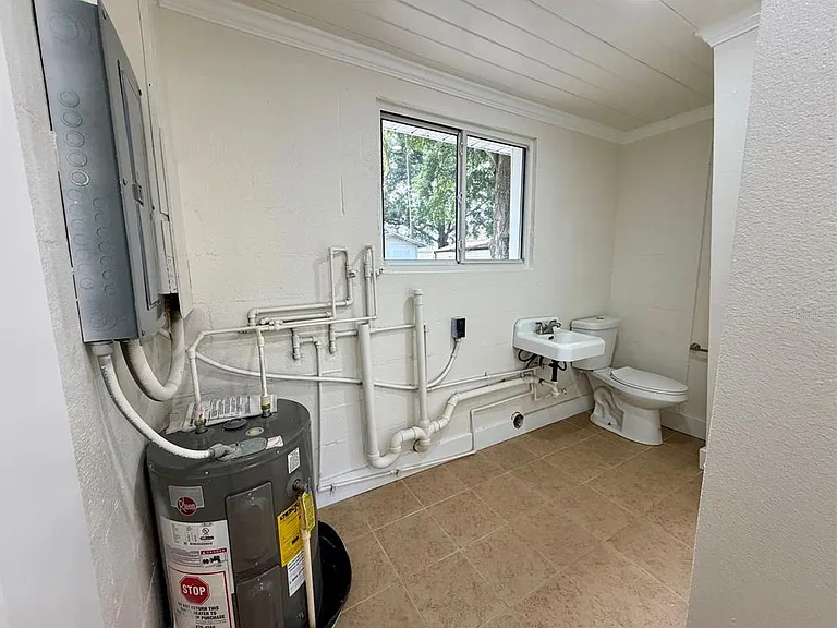 301 S Seminole Ave — Photo 20