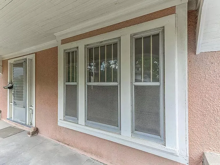 3344 Wyandotte St — Photo 3