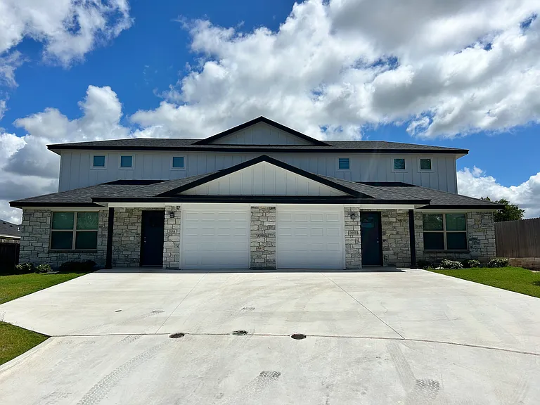 2618 Leroy Ln #B — Photo 1