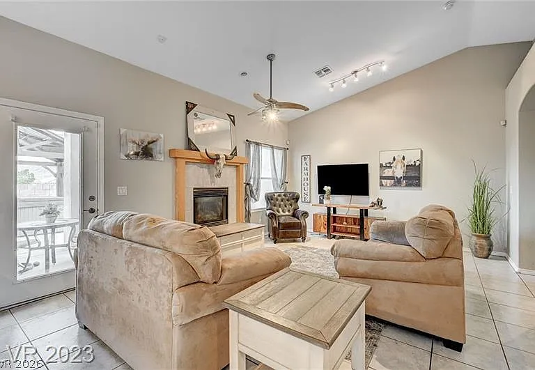 987 Cutter St — Photo 8
