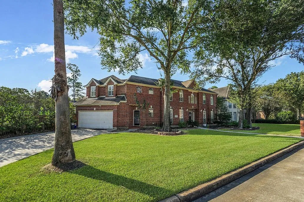 5 bed, 3.5 bath, 4213 sqft, $4,500 — Photo 2