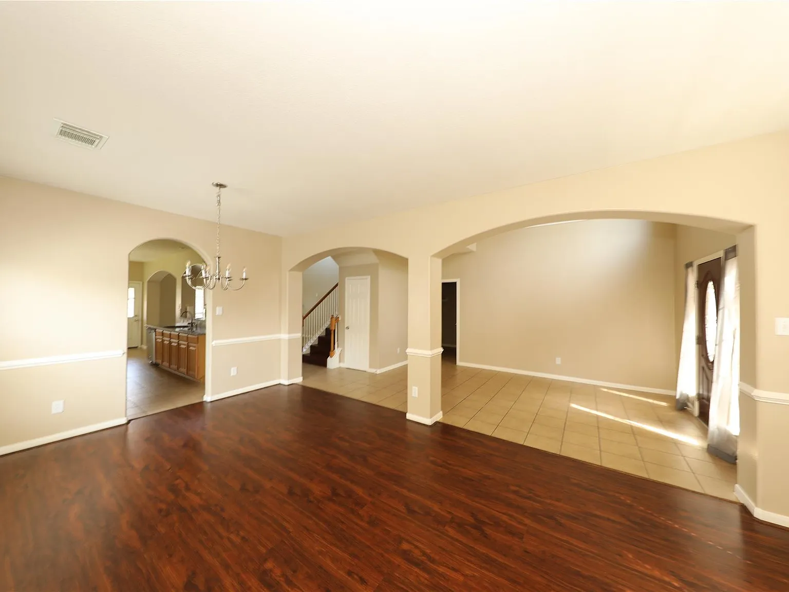 4 bed, 2.5 bath, 2897 sqft, $2,695 — Photo 4