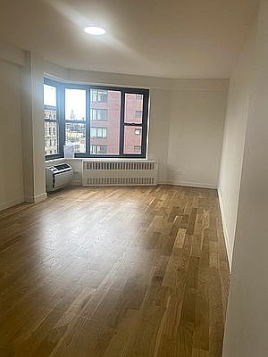 3rd image of 1 Irving Pl #E