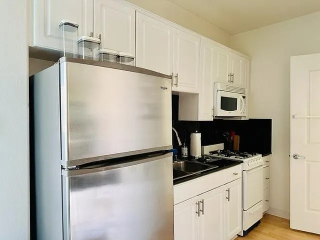 Del Rey Club Apartments — Photo 8