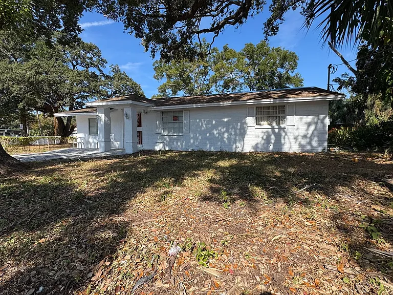 2620 E 33rd Ave — Photo 13