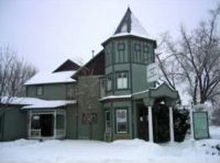 212 4th St, Kalona, IA 52247