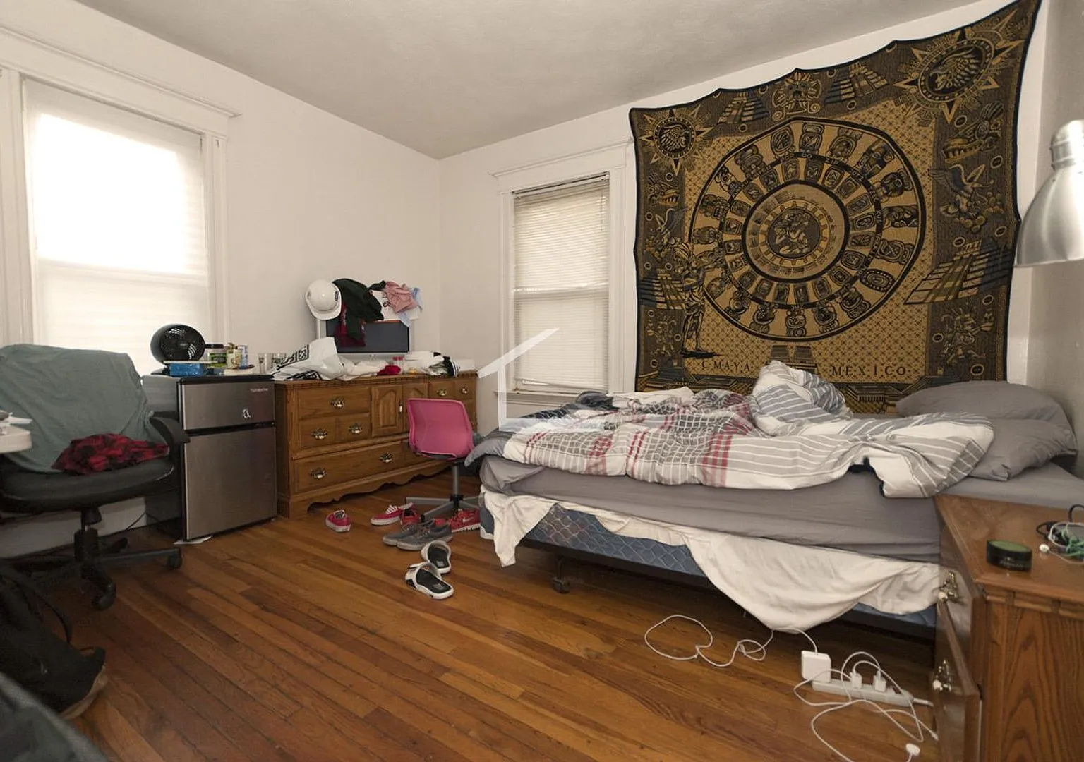 3 bed in Allston — Photo 1