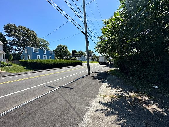 3rd image of 211 Green St