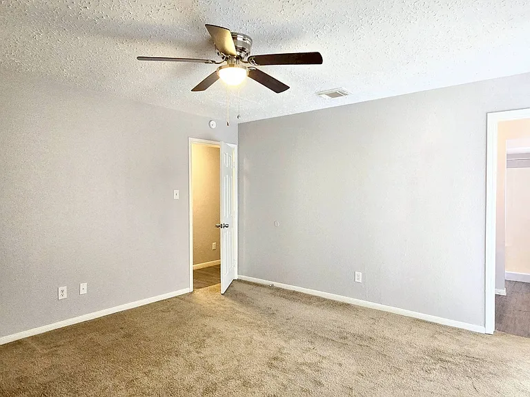 22619 Deville Dr — Photo 14