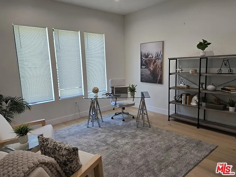 5012 Enfield Ave — Photo 5
