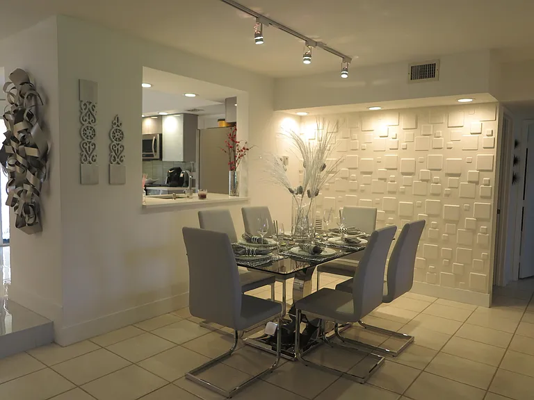 7875 La Mirada Dr — Photo 9