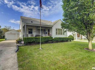 2272 E Grandview Ave, Grandview, IL 62702