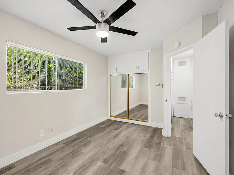 4500 N Lakewood Blvd — Photo 12