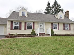 27 Dawn Dr, Rochester, NY 14617