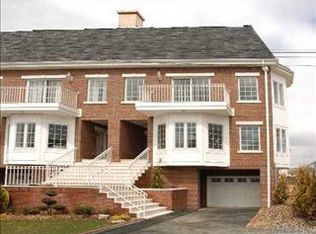 343 Soundview Ln, College Point, NY 11356