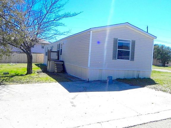 3rd image of 16 Oakridge Dr