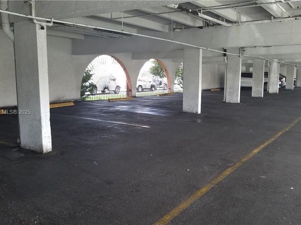 1300 W 53rd St APT 38, Hialeah, FL 33012