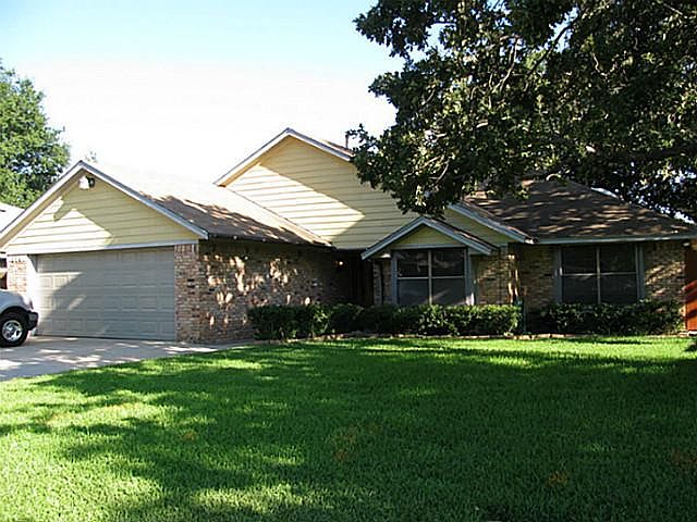 1st image of 213 Oakhaven Dr