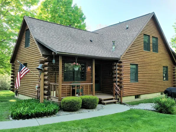 10373 Twin Lakes Dr, Otisville, MI 48463