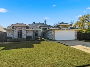 3200 Peakview Dr, Corinth, TX 76210