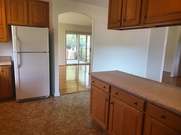 5th image of 15 Langley Dr
