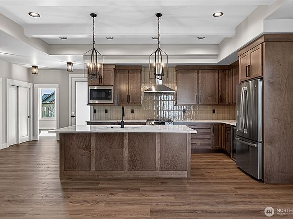 3rd image of 914 Racine Springs Drive