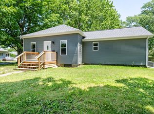 308 N Elm St, Three Oaks, MI 49128