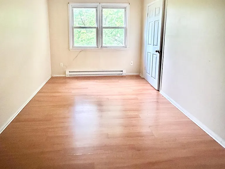 240 Sheffield Ave #B54 — Photo 6