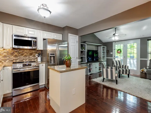 736 Quest Ct, Mantua, NJ 08051