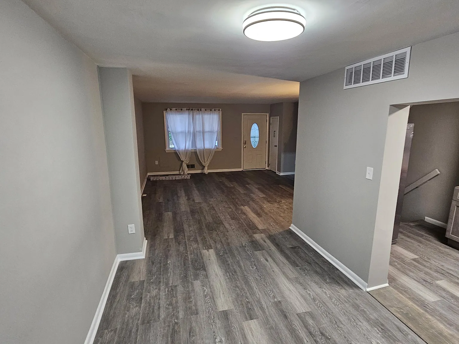 3 bed, 1.5 bath, 1152 sqft, $2,100 — Photo 4