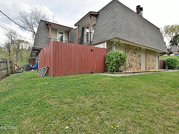 3rd image of 9111 Woodpark Ln