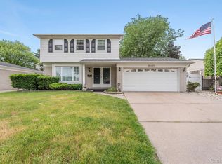 25137 Crisler St, Taylor, MI 48180