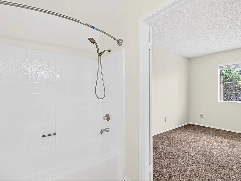 1075 Loma Ave — Photo 16