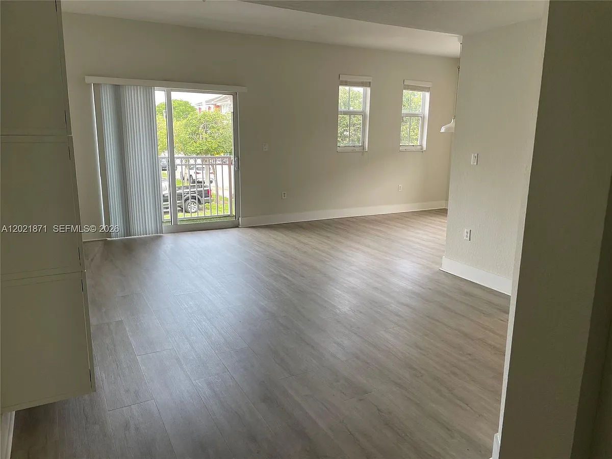 Building Photo - 11102 NW 83rd St #201