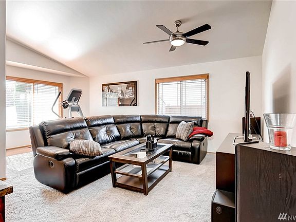 4th image of 812 124th Ct NE