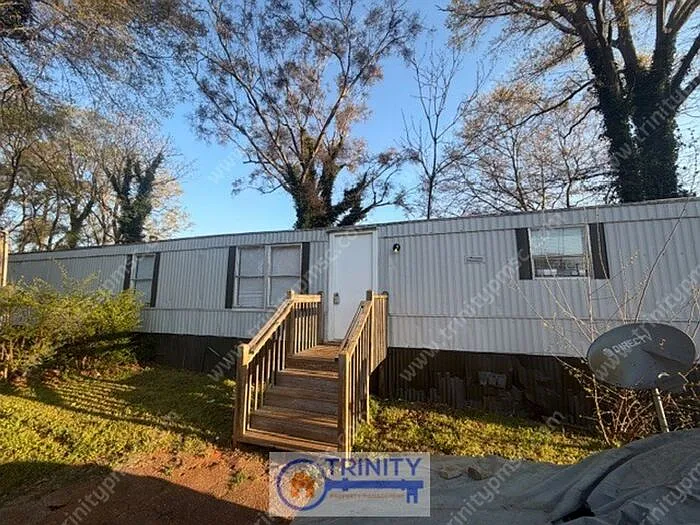 18 Yellowstone Dr — Photo 1