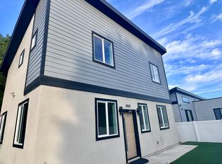 19515 Cantara St, Reseda, CA 91335