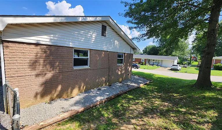 505 Kent Dr — Photo 8