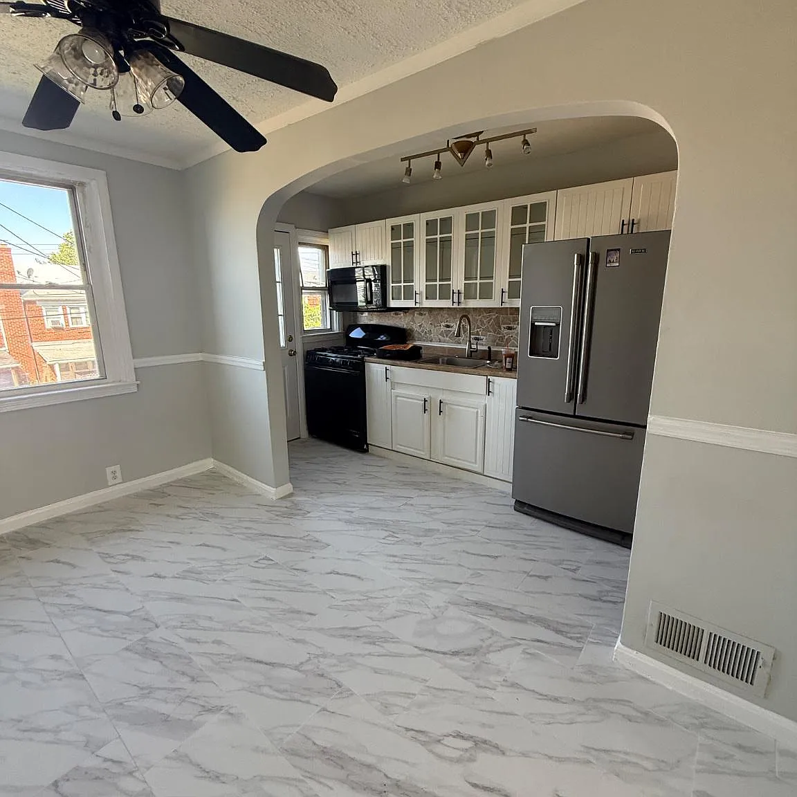 2 bed, 1.0 bath, 1050 sqft, $1,450 — Photo 4