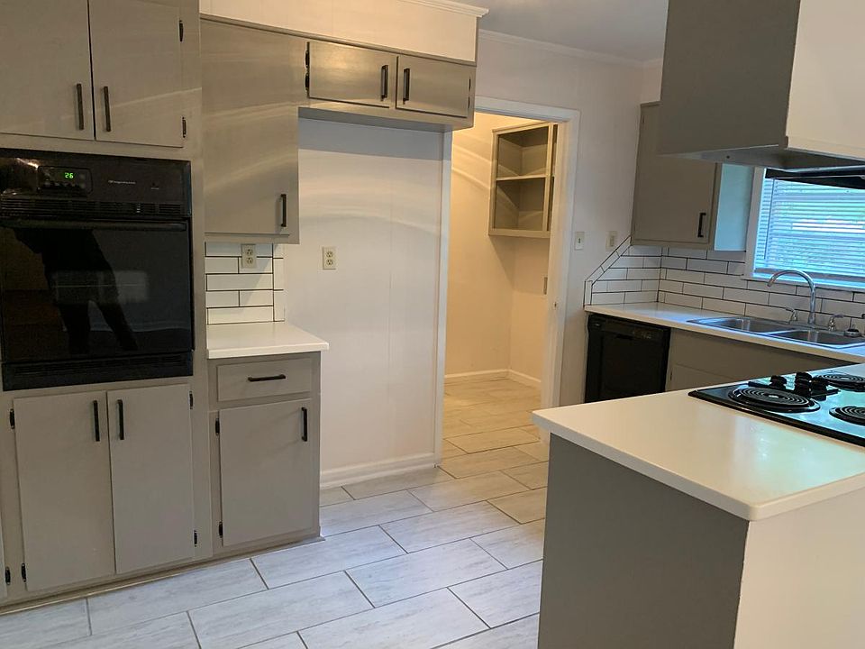 1st image of 122 Royale Dr