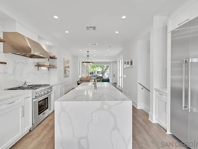 914 B Ave — Photo 11